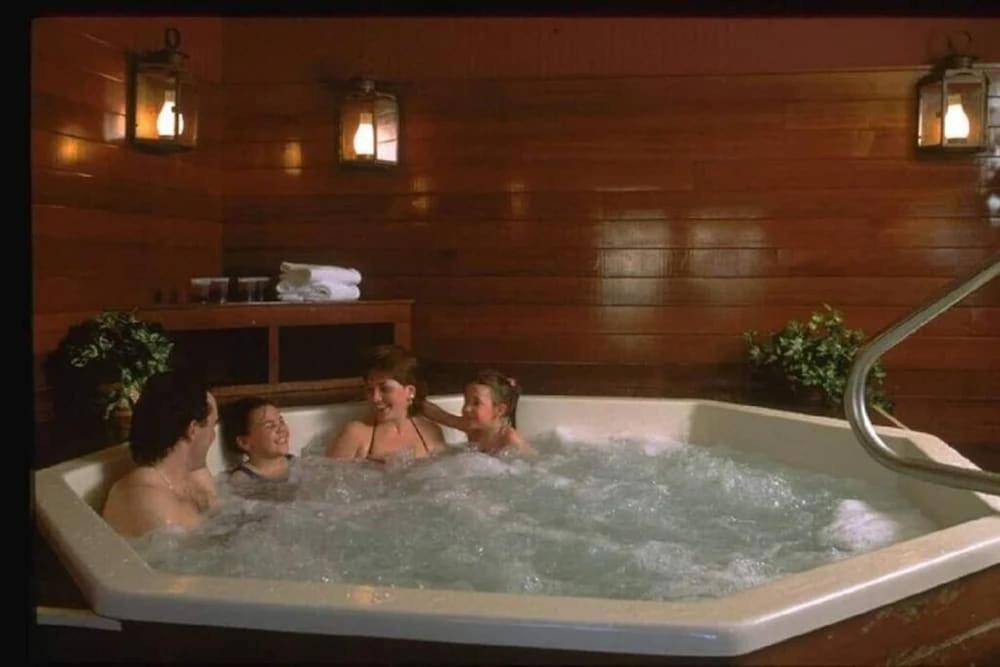 Gorgeous 1St Fl Mtn View Jiminy Suite Sleeps 4 Ski On Off Hancock Bagian luar foto